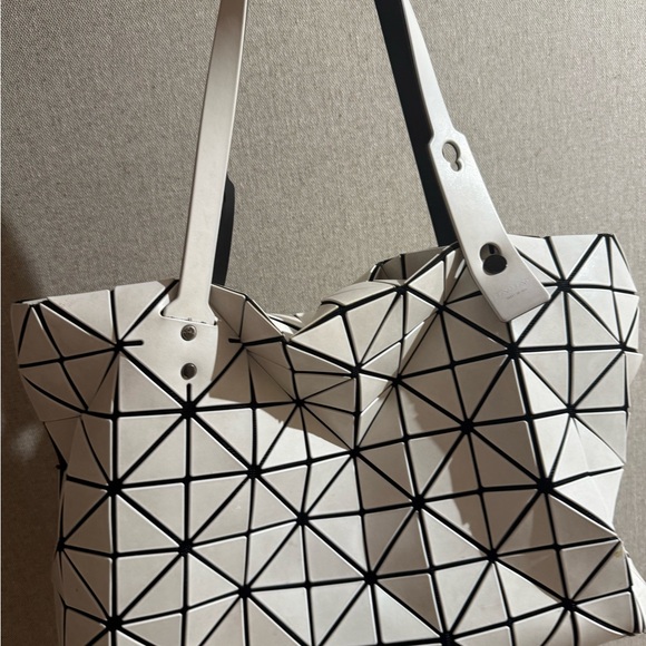 Bao Bao Issey Miyake Geometric White and Black Tote Bag - Picture 4 of 15